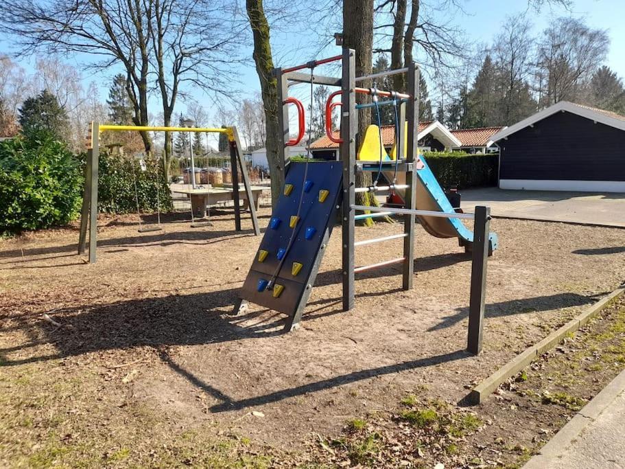 Gezellig Ingerichte Blokhut Op Een Rustig Park! プッテン エクステリア 写真
