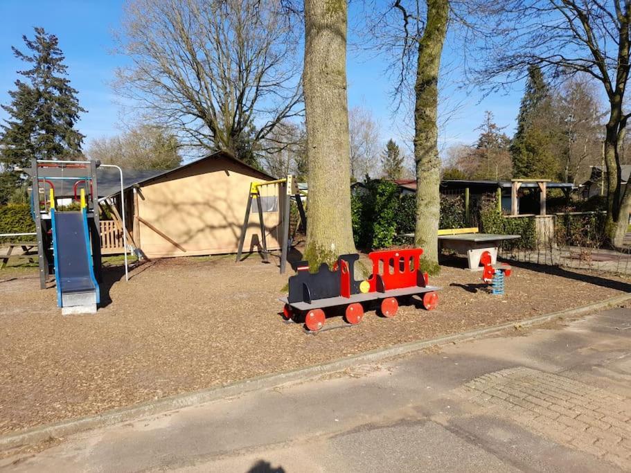 Gezellig Ingerichte Blokhut Op Een Rustig Park! プッテン エクステリア 写真